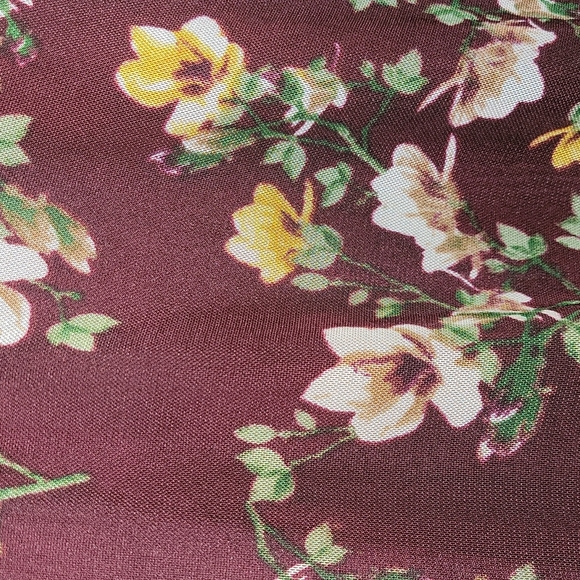 Plus size floral cold shoulder - Picture 3 of 6